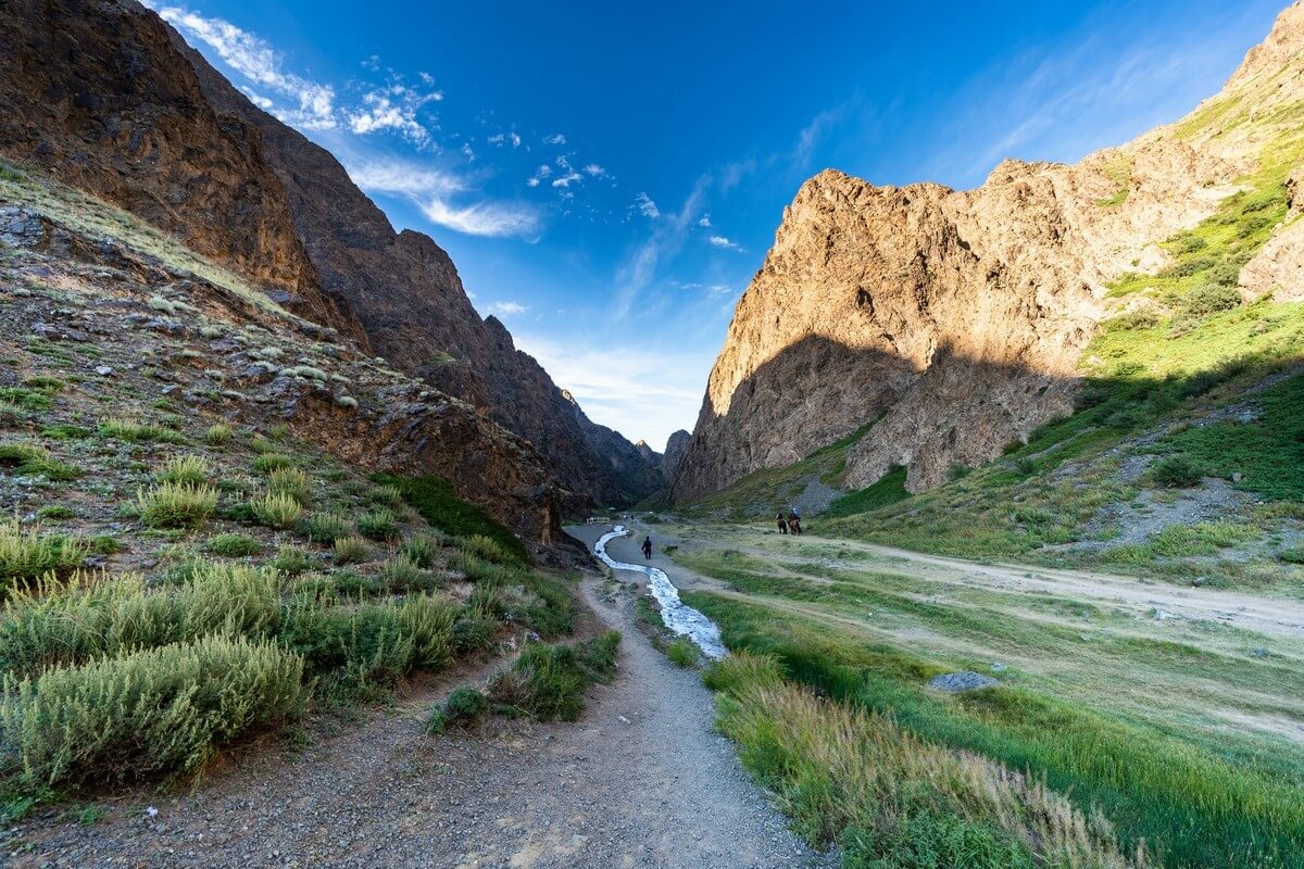 차강소브라가 - 욜링암 계곡